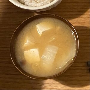 白菜とかまぼこの味噌汁